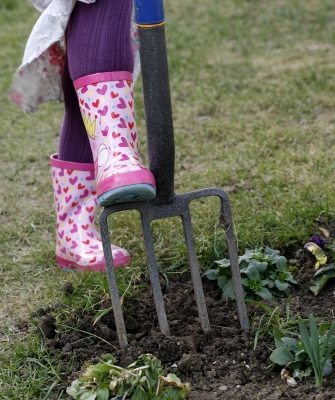 tips for gardening with kids